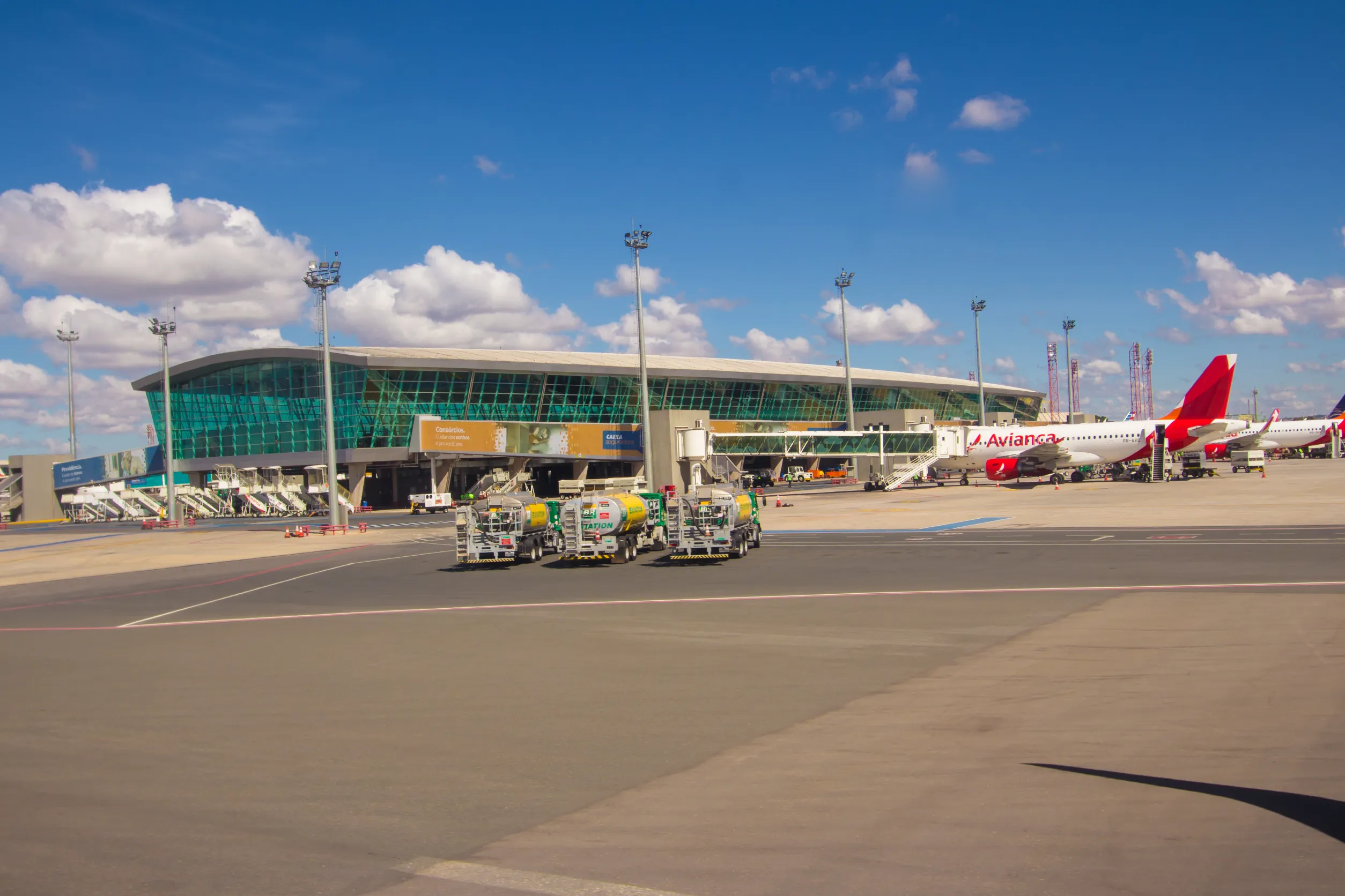 brasilia internacional airport parked aircraft