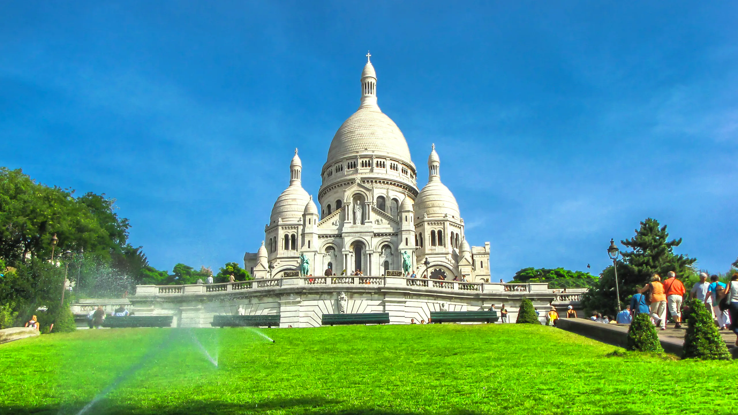 the famous sacre coeur cathedral in paris france