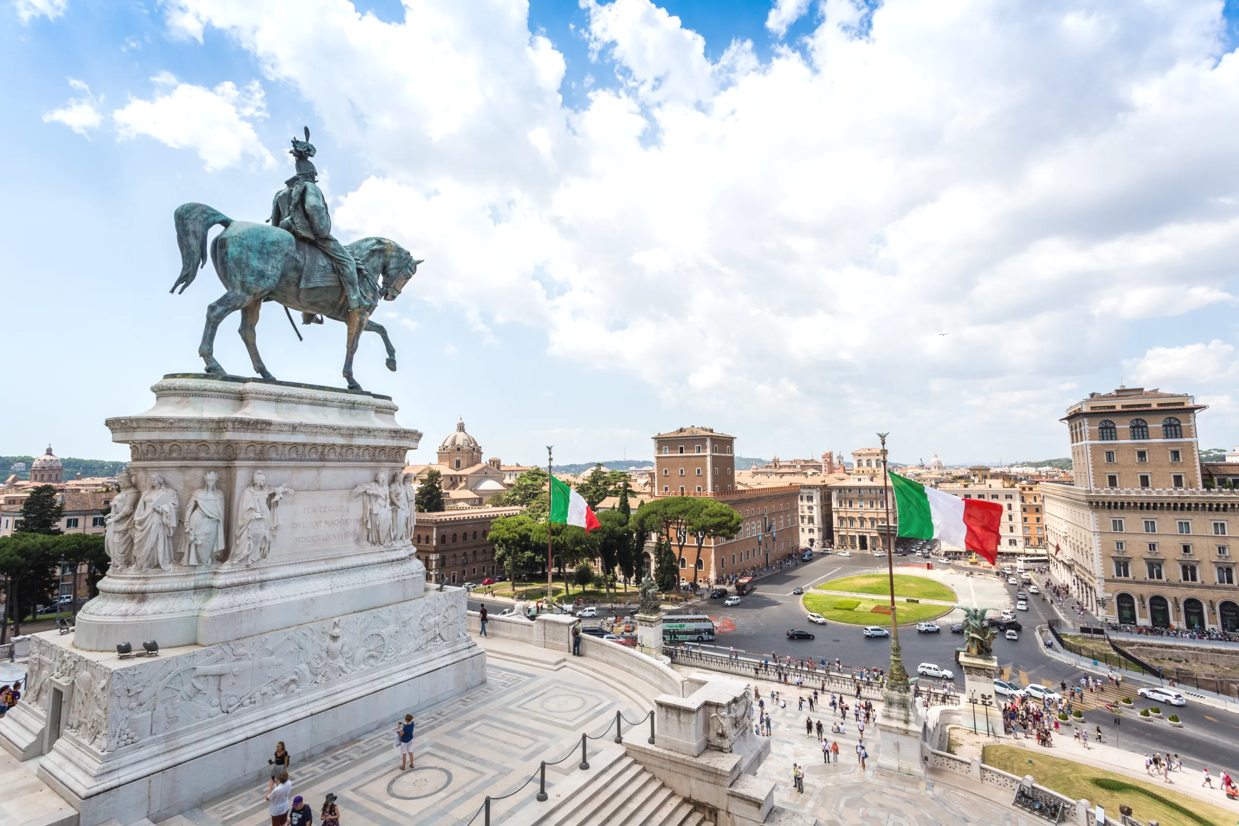 the nazionale venezia monument in rome italy