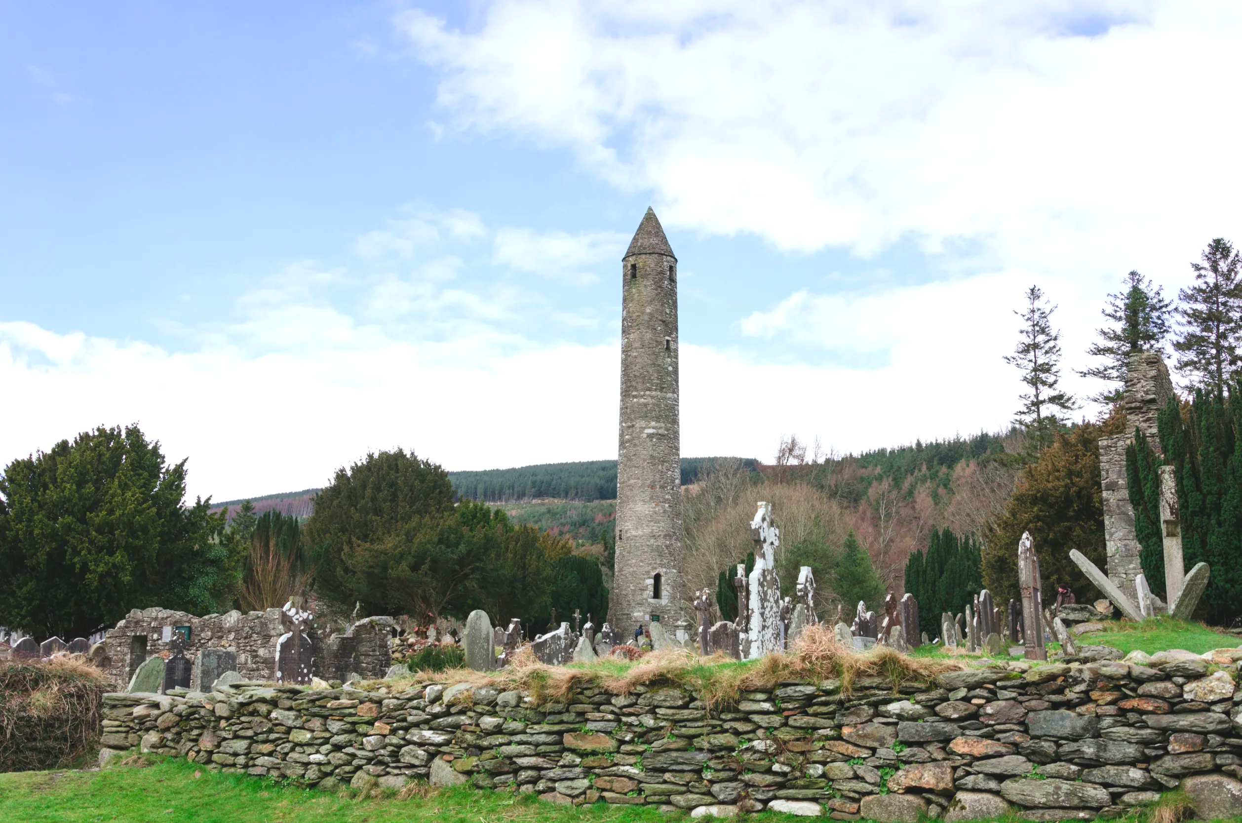 the round tower in glendalough ireland